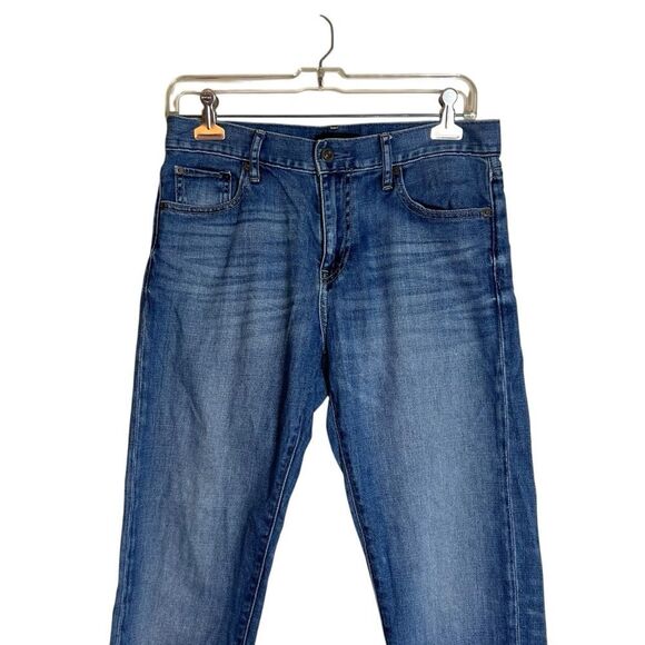 3 for $30! Uniqlo light wash straight leg jeans. Size 24 - Picture 2 of 7
